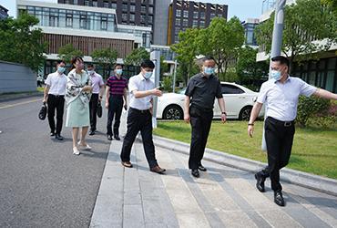 烈日炎炎，領(lǐng)導(dǎo)送信心|閔行區(qū)委委員、區(qū)人民檢察院黨組書記、檢察長胡春健帶隊(duì)赴寶開智能開展大走訪、大排查