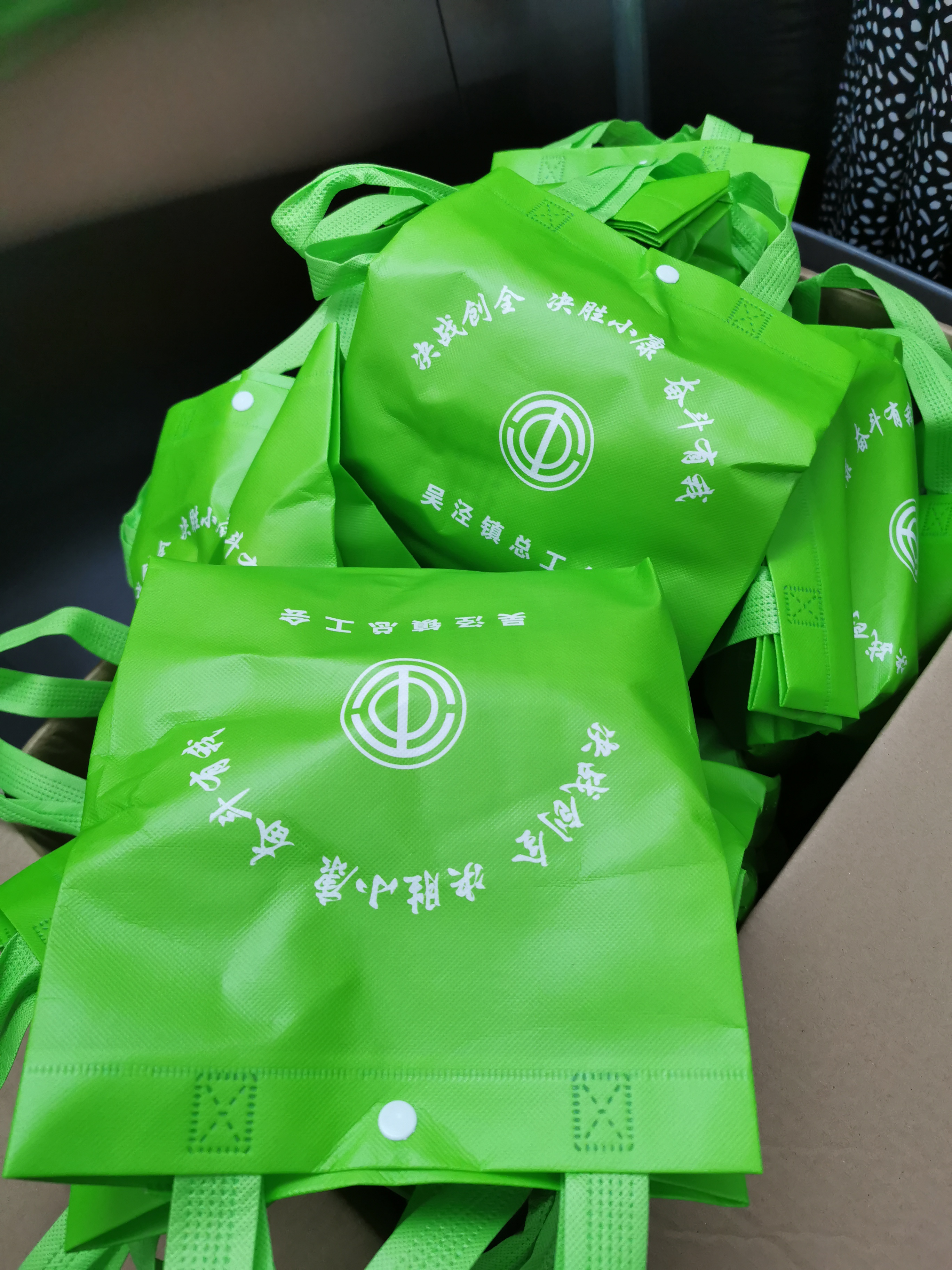 關(guān)愛職工 · 夏送清涼 | 寶開工會赴一線送清涼，致敬高溫下的堅守