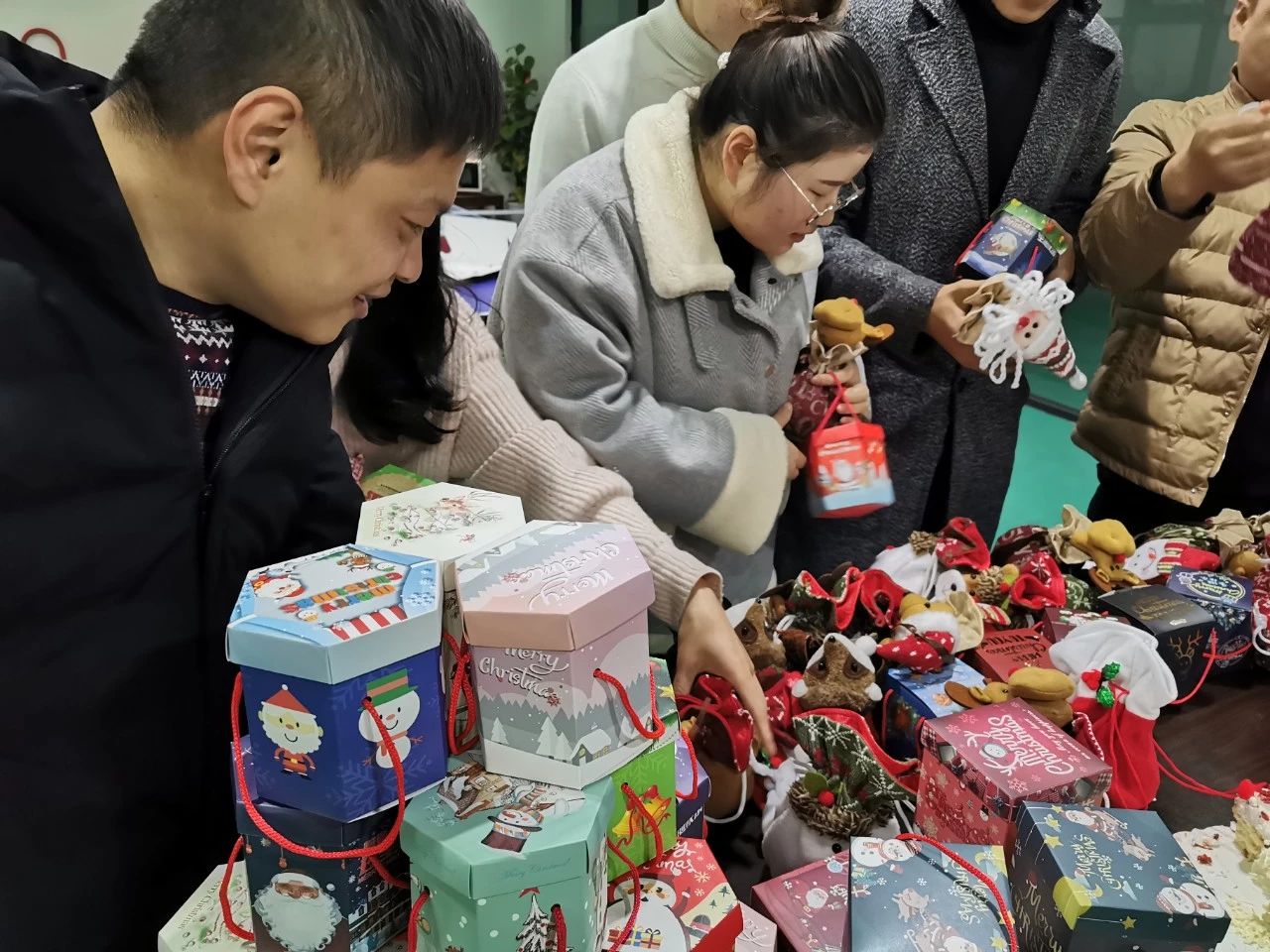 圣誕主題生日趴 | 濃情暖意平安夜，誕愿有你共前行