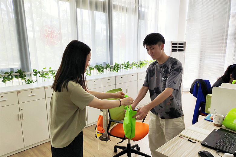 夏送清涼，情系一線｜致高溫下堅守崗位的一線員工