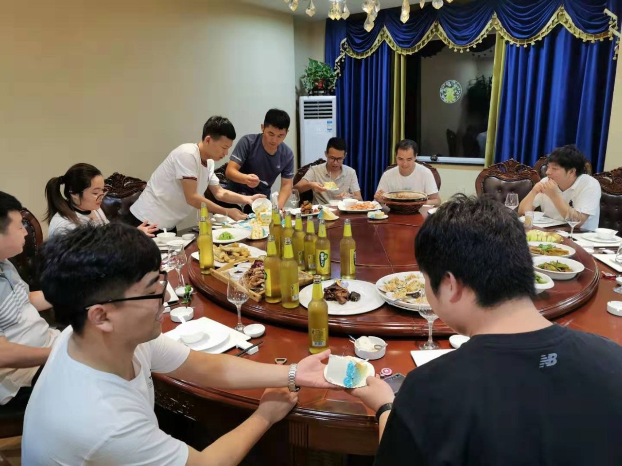 夏送清涼，集體慶生，慰問一線 | 致我們的一線伙伴：辛苦了！