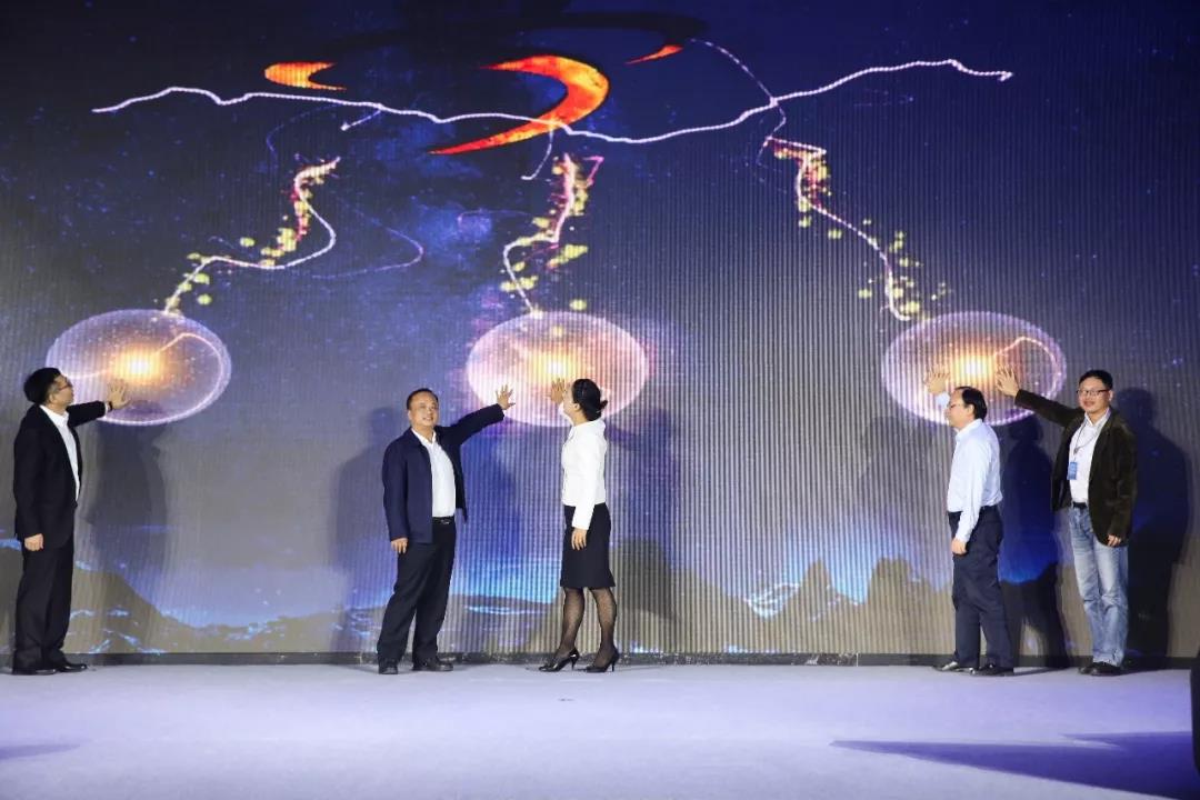 寶開領導張振林、王雷受邀出席 | 2018湖南大美服飾供應鏈高峰論壇圓滿舉行！